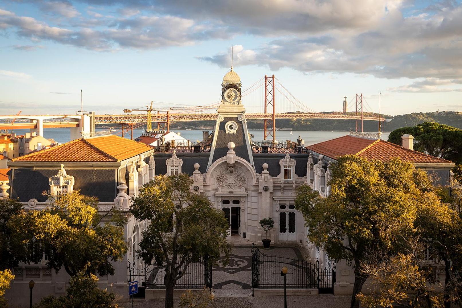 Pestana Palace Lisboa Hotel & National Monument - The Leading Hotels Of The World Exterior foto The main building of the Portuguese Navy Museum